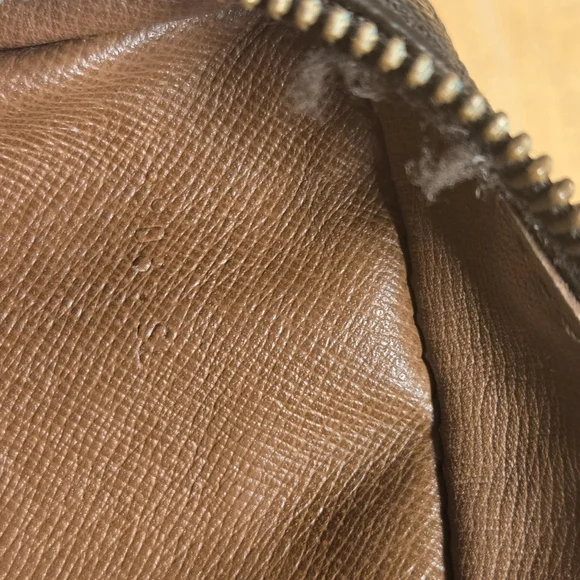 Louis Vuitton Purse Monogram - Picture 16 of 17